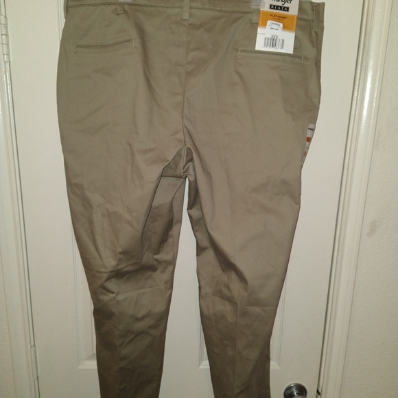 NWT Wrangler Riata Flat Front Relaxed Fit Chino Pants Men's sz 42X30. - Picture 2 of 9